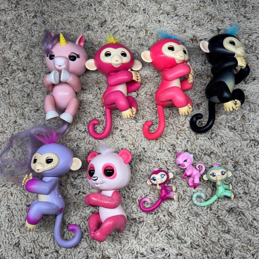 Fingerlings lot of 9 Interactive Toys